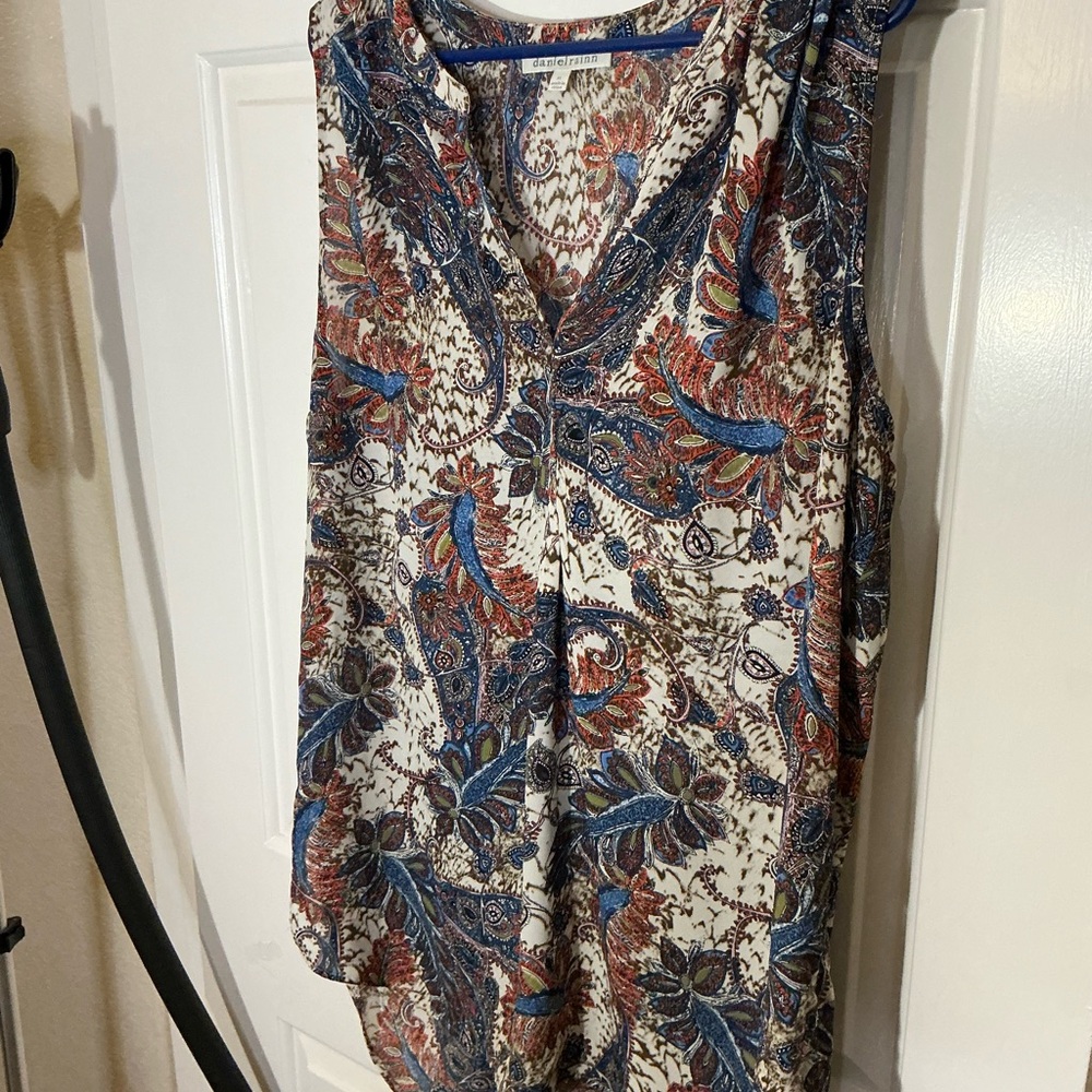 Daniel Rainn 60’s style top